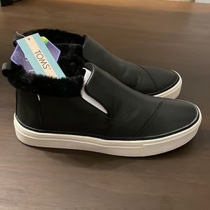 Toms Black Leather Faux Fur Shoes
